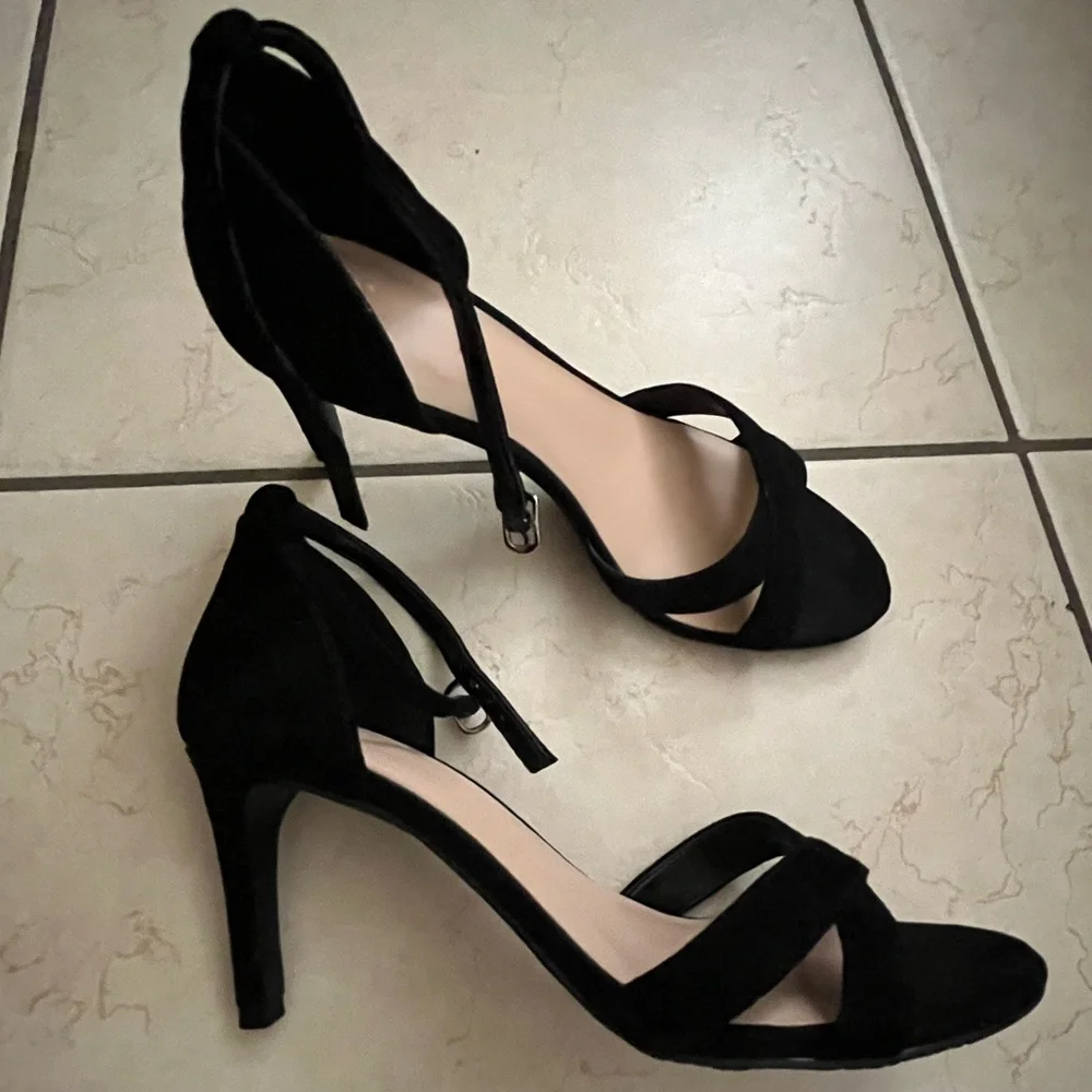 BP Laila Nordstrom cross strap black suede sandals, size 8